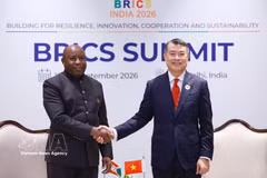 Prime Minister Le Minh Hưng and Burundi President Évariste Ndayishimiye at their meeting on September 13 (Photo: VNA)