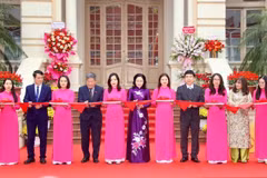 Delegates at the opening ceremony of the exhibition "Celebrating the Party, the Spring, and the Success of the 14th National Party Congress". (Photo: VNA)