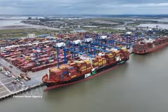 Containers are handled at Lach Huyen Port in Hai Phong city. (Photo: VNA)
