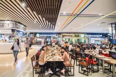 The number of food service outlets rises to about 329,200 by the end of the second quarter, from around 299,900 a year earlier. (Photo: thuongtruong.com.vn)