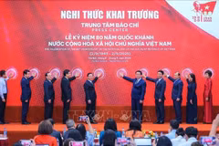 Participants at the inauguration ceremony of the press centre in Hanoi on August 26. (Photo: VNA)