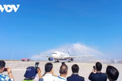 The debut Minsk – Nha Trang flight is greeted at Cam Ranh International Airport. (Photo: VOV)