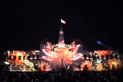 The lotus – a symbol of Vietnamese beauty and cultural identity – is recreated through 3D mapping technology across the façade of the Ho Chi Minh City People’s Committee headquarters on July 1, 2026. (Photo: VNA)
