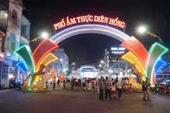 The entrance to Dien Hong Food Street in Gia Lai province (Photo: VNA)