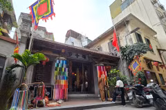 Throughout April and May 2026, the Hoan Kiem Lake and Hanoi Old Quarter Management Board is hosting a series of events introducing traditional crafts of the ancient capital at communal houses, temples and both historic and contemporary cultural spaces. (Photo: VietnamPlus)
