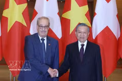 General Secretary of the Communist Party of Vietnam Central Committee and President To Lam (R) and Swiss President Guy Parmelin at their meeting in Hanoi on October 17, 2026 (Photo: VNA)
