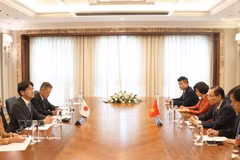 A view of the meeting between Politburo member and Minister of Foreign Affairs Le Hoai Trung and Governor of Nara prefecture Yamashita Makoto in Hue city on September 6, 2026. (Photo: VNA)