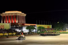A joint rehearsal for the grand military parade marking the 80th anniversary of the August Revolution and National Day takes place on August 21 evening. (Photo: VNA)