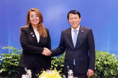 Minister of Public Security Gen. Luong Tam Quang (right) and Ghada Waly, UN Under Secretary-General and Executive Director of the UN Office on Drugs and Crime (UNODC), at their meeting on October 25 (Photo: VNA)