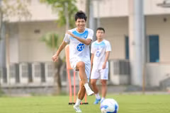Defender Nguyen Van Vi is one of the four Vietnamese players in the ASEAN All-stars team. (Photo of Nam Dinh FC)