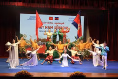 A dancing performance at the opening ceremony of the Vietnam Culture Week in Cambodia (Photo: VNA)