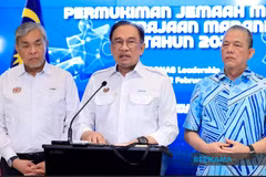 Malaysia's Prime Minister Anwar Ibrahim speaks at the press conference (Photo: Bernama)