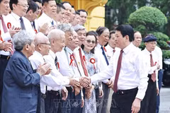 State President Luong Cuong meets with veteran and outstanding journalists on June 20. (Photo: VNA)