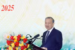 Party General Secretary To Lam speaks at the national conference to review the information, education and mass mobilisation work in 2025 and roll out tasks for 2026, in Hanoi on December 19, 2025. (Photo: VNA)