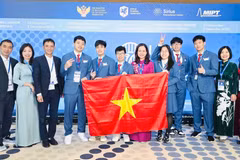 All six Hanoi students win medals at the 22nd International Junior Science Olympiad (Photo: VNA)