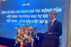 Dao Ngoc Tien, Vice Rector of Foreign Trade University, speaks at the event. (Photo: doanhnghiepvn.vn)