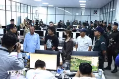 Police raid an online scam centre in Cambodia (Photo: AKP)