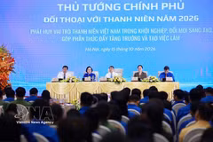Prime Minister Le Minh Hung and leaders of ministries and sectors at the dialogue with youngsters in Hanoi on October 15, 2026 (Photo: VNA)