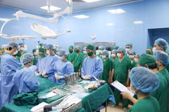 Gallery - Binh Dan Hospital sets Vietnam record with 4,278 robotic surgeries - image 5