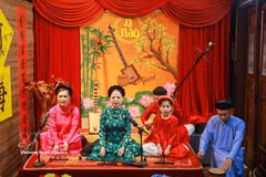 A performance of Ca tru, a traditional Vietnamese genre combining singing, poetry and instrumental music. (Photo: VNA)