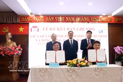 Ho Chi Minh City's Department of Finance and Korea Land & Housing Corporation (LH) on August 20 sign a memorandum of understanding (MoU) on an urban growth partnership programme to promote smart new urban areas, industrial parks and other projects in the southern metropolis. (Photo: VNA)