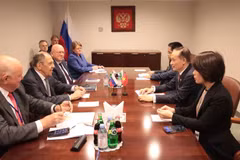 At the meeting between Acting Minister of Foreign Affairs Le Hoai Trung (second, right) and Russian Foreign Minister Sergey Lavrov (second, left) in New York on September 24 (Photo: VNA)