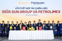The signing ceremony between Petrolimex and Sun Group (Photo: Petrolimex)