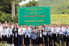 Representatives of Asian consulates in Ho Chi Minh City attend the inauguration of the Friendship Garden in Con Dao. (Photo: VNA)
