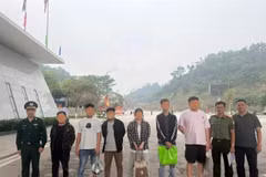 Lang Son provincial authorities on March 30, 2026, deported six Chinese nationals found to have entered Vietnam illegally. (Photo: Lang Son Police)