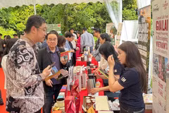 Vietnamese businesses connect with importers, distribution systems and partners at the Vietnam Coffee Festival 2026 in Singapore (Photo: VNA.)