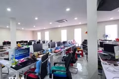 A building used for online scam operations in Poipet city, Cambodia (Photo: AKP/VNA)
