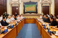 Standing Vice Chairman of the Ho Chi Minh City People's Committee Nguyen Loc Ha receives the commanders of the Chinese People's Liberation Army (PLA) Navy's 83rd taskforce on July 6. (Photo: sggp.org.vn)