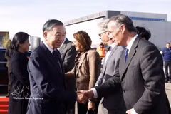 Belgian officials bid farewell to President To Lam and his spouse Ngo Phuong Ly at Melsbroek Military Airport, Brussels. (Photo: VNA)