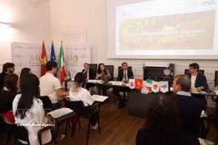 Vietnamese and Italian delegates at the event. (Photo: VNA)