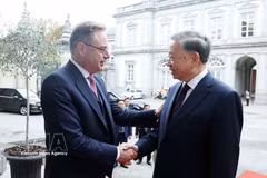 Belgian Prime Minister Bart De Wever welcomes General Secretary of the Communist Party of Vietnam Central Committee and President To Lam. (Photo: VNA)