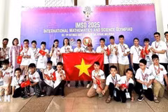The Vietnamese student team at the 22nd International Mathematics and Science Olympiad (Photo: at the courtesy of the Vietnamese delegation)