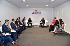 Deputy Prime Minister Ho Duc Phoc (left) meets with Ville Tavio, Finland’s Minister for Foreign Trade and Development on June 30 (Photo: VNA)