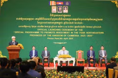 An overview of the launching ceremony of a special programme to promote investment in the four Northeastern provinces of Cambodia. (Photo: VNA)
