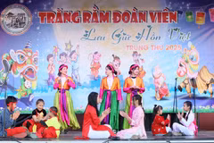 A musical peformance by overseas Vietnamese children at the Mid-Autumn Festival celebration in Budapest, Hungary (Photo: VNA) 