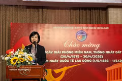 Vietnamese Consul General to Hong Kong (China) and Macau Le Duc Hanh speaks at the event. (Photo: VNA)