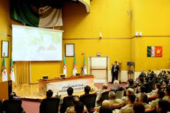 A high-level political delegation of the Vietnam People's Army, Algerian military officers and Vietnamese expatriates in Algeria are watching the documentary (Photo: VNA) 