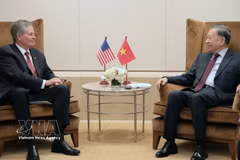 General Secretary of the Communist Party of Vietnam Central Committee and President To Lam (R) meets with US Senator Steve Daines in New York on September 23 morning (local time). (Photo: VNA)