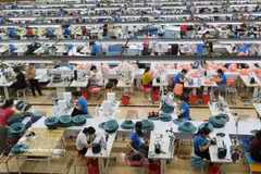 A section of the apparel production line at the TNG Song Cong Factory in Thai Nguyen province. (Photo: VNA)