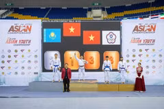 Dao Hong Son poses with his gold medal on top podium of the Southeast Asian Jujitsu Championships 2026 (Photo courtesy of Hong Son)
