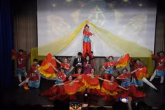 A performance by students from Patrice Lumumba Peoples' Friendship University of Russia. (Photo: VNA)