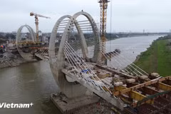Public investment disbursement during the first five months of the year reaches around 24% of the annual plan, modest compared with expectations. (Photo: VietnamPlus)