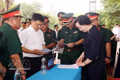 Deputy Prime Minister Pham Thi Thanh Tra listens to reports on the preparations for the launch of a search and recovery operation for the remains of fallen soldiers on July 6 morning at Le Thi Rieng Cultural Park in Ho Chi Minh City. (Photo: VNA)