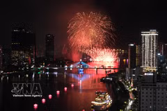 Fireworks over the Han River in Da Nang. The central city is scheduled to host the Vietnam Financial Forum 2026 on July 9–10. (Photo: VNA)