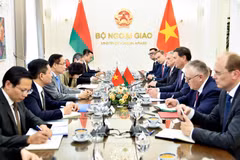 Minister of Foreign Affairs Le Hoai Trung holds talks with Belarusian Minister of Foreign Affairs Maxim Ryzhenkov in Hanoi on October 28, 2026. (Photo: Vietnamese Ministry of Foreign Affairs)