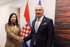 Deputy Minister of Foreign Affairs Le Thi Thu Hang and Croatian Foreign Minister Gordan Grlić Radman. (Photo: VNA)
